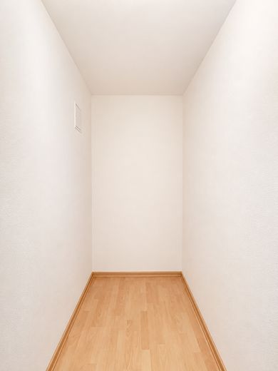 Helle 2-Raum Wohnung in ruhiger Lage mit Terrasse – Raum 2
