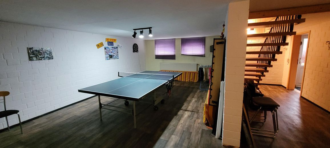 Familienfreundliches Einfamilienhaus mit Doppelgarage und großem Grundstück in Kusey – Keller