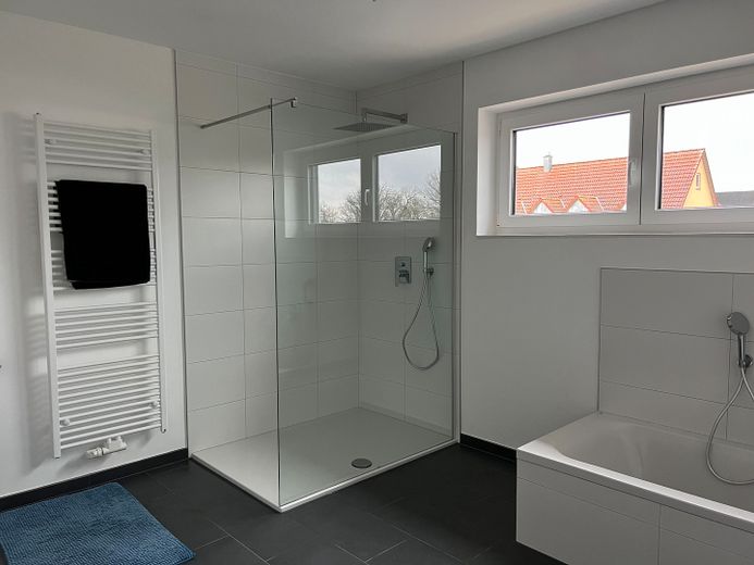Exklusive DHH mit Garten, Energieeffizienz A+, Glasfaser-Anschluss – Foto 3