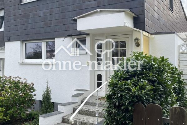 Casa a schiera di testa in posizione residenziale tranquilla a Untereisesheim
