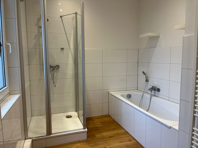 Lichtdurchflutete 3-Zimmer-Whg. in Bremerhaven-Lehe zu vermieten – Badezimmer
