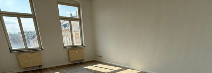 Alles NEU!!! 3. OG + Aufzug + großer Balkon + 2er-WG-gerecht !