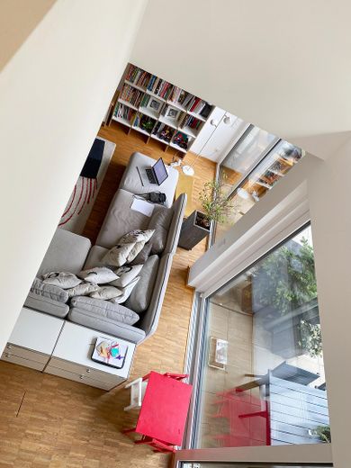 Townhouse-Wohnung Neckarstadt-Ost / Terrasse und Gartennutzung / 2 Balkone / Perfekt für Familien – Blick von der Galerie