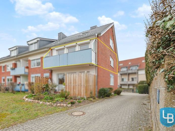 Your Retreat by the Sea: Apartment with Potential in the Center of Heikendorf – Photo 1