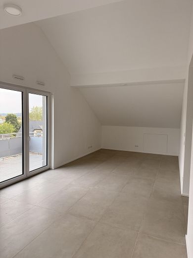 Moderne 73m², 2 ZKB Wohnung mit Balkon + neuer Küche – Foto 2