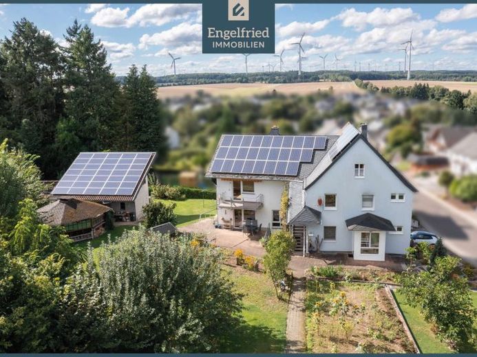 Gepflegtes Ein- bis Zweifamilienhaus mit PV-Anlage auf großem Grundstück in Ortsrandlage – Foto 1
