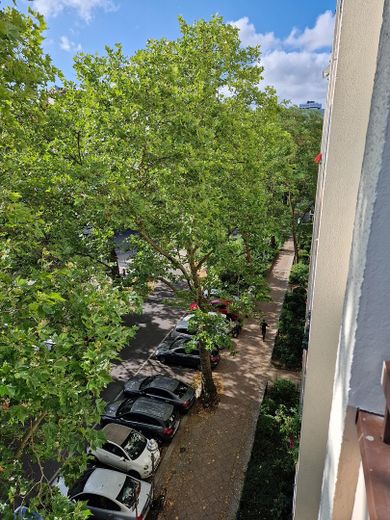 Sehr helle 2-Zi.-Whg., saniert, mit EBK, 4.OG mit Aufzug, Kudamm-Nähe – Blick vom Balkon