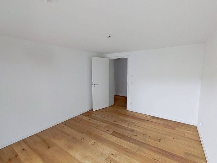 Moderno y espacioso piso de 3 habitaciones con BALCÓN y COCINA INTEGRADA en el oeste de Stuttgart – Ansicht II: Wohn- und Esszimm…