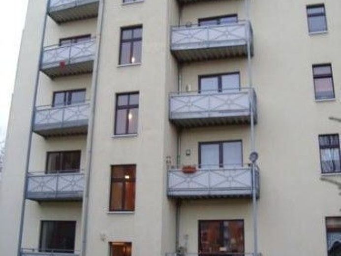 Kiralanmış 3 odalı, laminatlı, küvetli ve balkonlu daire! – Foto 1