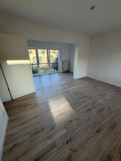 شقة تمليك عصرية ومشرقة عند بحيرة موغلسي – انتقل إليها واشعر بالراحة – Winterbalkon/Wohnzimmer