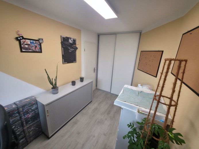 Bremen Neustadt’ın çatılarının üzerinde yaşam – gün batımları sunan modernize edilmiş 4 odalı daire! – Arbeitszimmer II