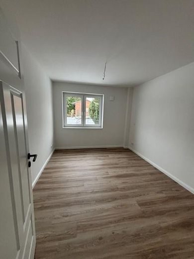Für Kapitalanleger, direkt an der Elbe, Neubau, Mietrendite 3,8%, Abschreibung 5% – Zimmer