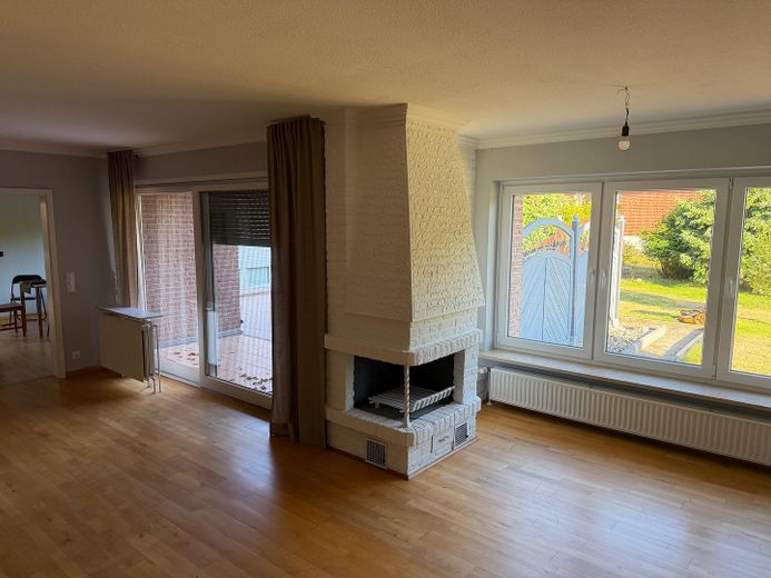 Charmanter Bungalow mit Doppelgarage in Rahmstorf – Wohnzimmer