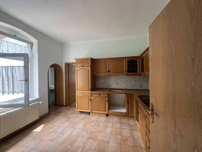 2 Familienhaus mit Scheune, Garagen und großem Garten – Obergeschoss Küche