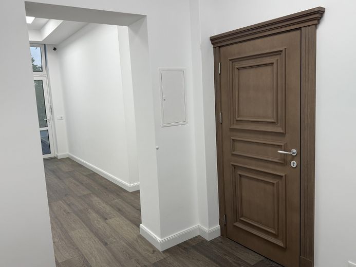 Commercial space for medical practice, practice, cosmetics, massage, office or law firm in RUDOW, 160 m2 for rent – Eingang links