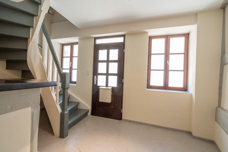 Loftartiges Stadthaus in der Altstadt – 125 m² auf 4 Ebenen, offen, 2 Bäder, EBK, Klimaanlage – EG - Eingang