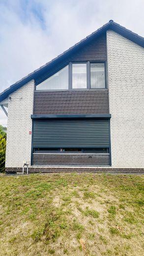 Casa unifamiliare modernizzata con 187 m² di superficie abitabile, 6 locali, garage e giardino, senza intermediario – Haus Seite
