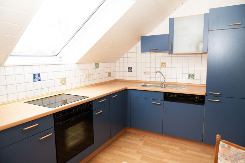 Wohntraum - Gepflegtes, großzügiges Zweifamilienhaus in Fürstenberg (Bad Wünnenberg) – Küche Dachgeschoß