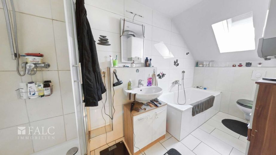 Kapitalanlage oder Zuhause? Moderne Eigentumswohnung mit Kamin, Balkon und Stellplatz in Dümpten – Badezimmer