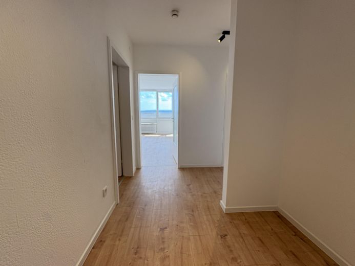 Renovierte 2-Zimmer-Wohnung mit Balkon und Einbauküche in Bamberg (WE49) – Flur