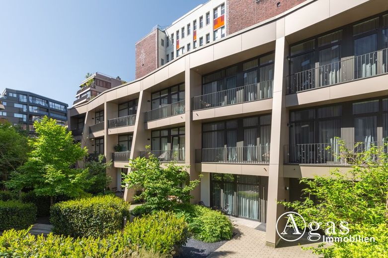 Verde e privato! Townhouse con 5 camere, garage privato e terrazza sul tetto nel cuore di Mitte! – Charlie Living Townhouses