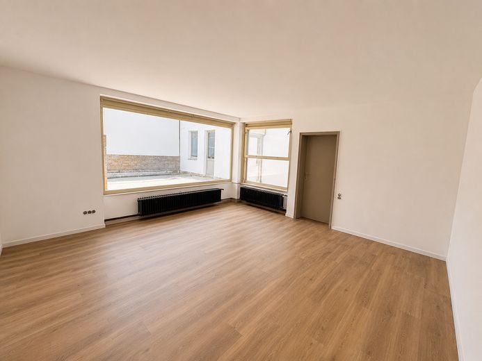 Renovierte 3-4 Zimmerwohnung in der Fußgängerzone! Provisionsfrei! – Atelier