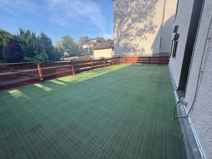 3.5 कमरों वाला भूतल का अपार्टमेंट, बड़ी टैरेस + गैरेज + साउटरैन – Terrasse 1