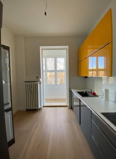 3-Zimmer-Wohnung, Altbau mit Balkon und Einbauküche in Frankfurt am Main – Küche