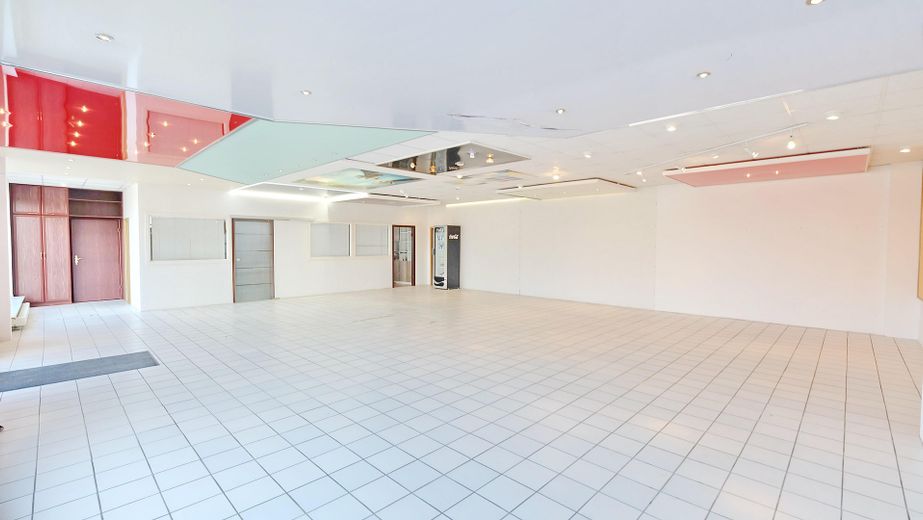 Gewerbehalle mit Ausstellungsfläche, Werkstatt und Büro in Wolfenbüttel-Linden – Halle 1-3