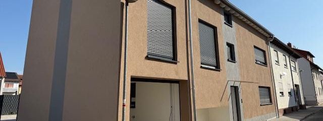 NEUBAU!ERSTBEZUG! 3-Zimmer-Wohnung offene Küche im 1. Obergeschoss