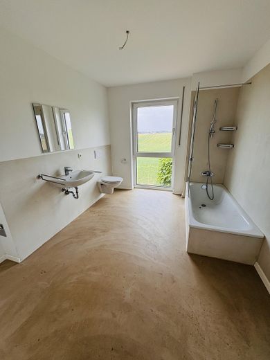 Ampio appartamento di 2,5 locali al piano superiore con balcone a Hemau – Foto 7