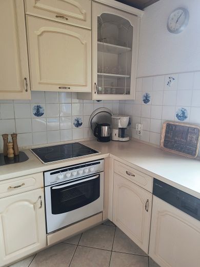 ZINGST Ostsee strandnahes FERIENHAUS: HÄLFTE-Miteigentums-ANTEIL für 210.000.- – Küche