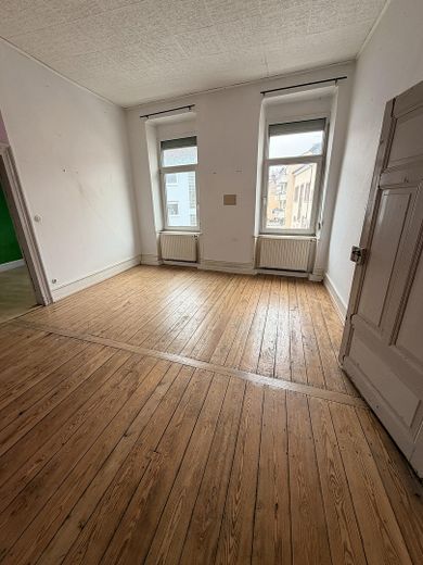 Denkmalgeschütztes Altstadt-Anwesen mit Baugenehmigung für 5 Wohnungen – Entwicklerprojekt in Landau – OG – Zimmer mit Holzdielen