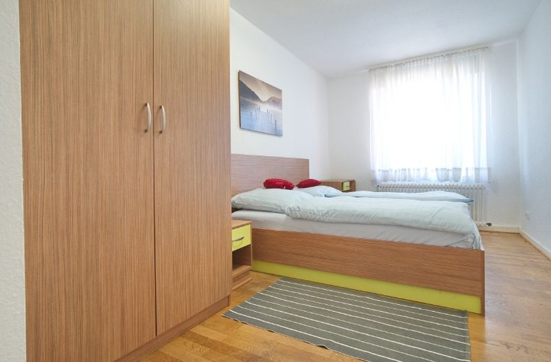 Rüttenscheid: Düzenli temizlik hizmeti sunulan, tamamen mobilyalı üç yatak odalı daire; Rüttenscheider Straße üzerinde popüler bir konumda – 7d9803c91a55258c96a01f1b1ae12618deff1598.jpg