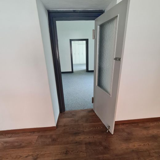 Blick von Büro 1 in Büro 2
