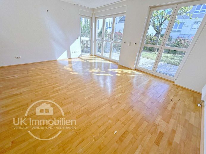 Familienglück in Feldrandlage - mit Sauna, Dachterrasse und Garten – Wohnzimmer