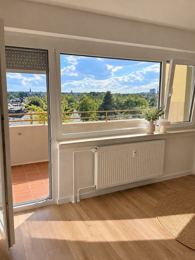 Frisch sanierte & voll möblierte 1-Zi.Whg mit Balkon fußläufig zum Schlosspark und Mainufer – الصورة 1