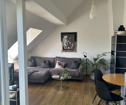 Bright, modernized 2-room attic apartment with roof terrace in Hannover – List