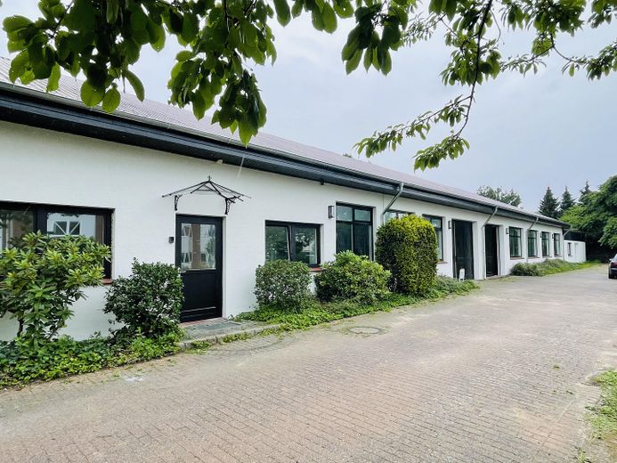 Freshly renovated! 885m² Elegant & Attractive commission-free commercial space in Winsen (Luhe) – Aussenansicht