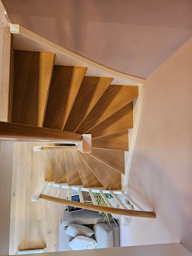 شقة علّية مجددة حصريًا مع ساونا - الشاطئ 8 دقائق سيرًا على الأقدام – Neue Treppe