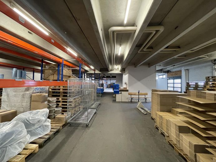 Superfici di magazzino e ufficio riscaldabili in affitto a Eggenfelden -1096qm – Photo 8