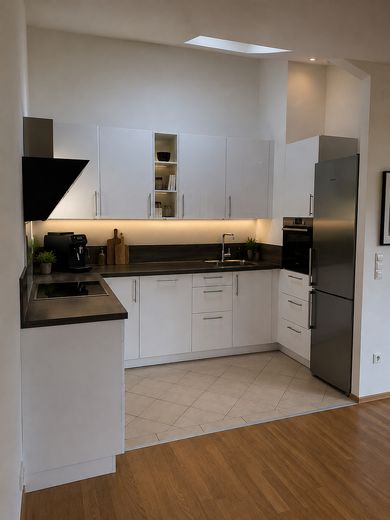 schöne lichtdurchflutete Dachterrassenwohnung in Germering, 3 Zi – provisionsfrei – Küche