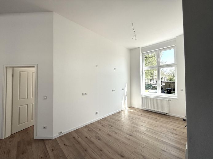 Erstbezug nach Sanierung – Stilvolle 4-Zimmer-Altbauwohnung mit 126 m² – Blick in die Küche