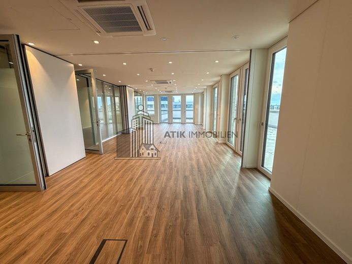ATIK: Penthouse Provisionsfrei - exklusiv und modern im Ärzte- und Gesundheitszentrum Salutem Bahnst – Besprechungsraum mit drei mobilen Trennwänden