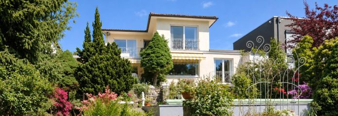 >700 m² in „Schöner-geht’s-nicht-Lage!“ mit großem Haus zum Erhalten oder Gestalten – Haus aus der Gartenansicht