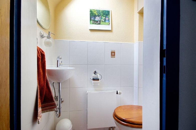 Very cozy furnished room in the attic of a family house, internet access possible – 7217a0dcf8d702e03f125fa6737793aca2d752cd.jpg