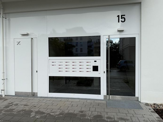 Modern 2 Zi. Wohnung am Havel in Spandau ab Okt (auch Sept möglich) – Haupteingang
