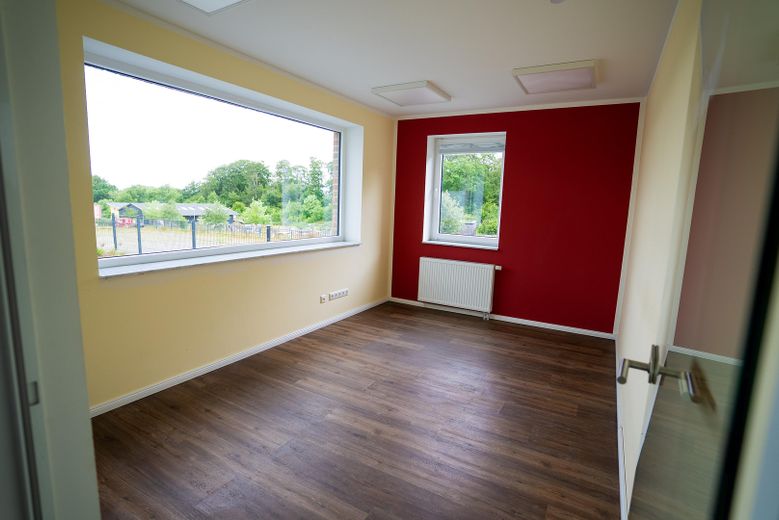 Repräsentive Gewerbeimmobilie mit Einliegerwohnung – Büro 1 vh