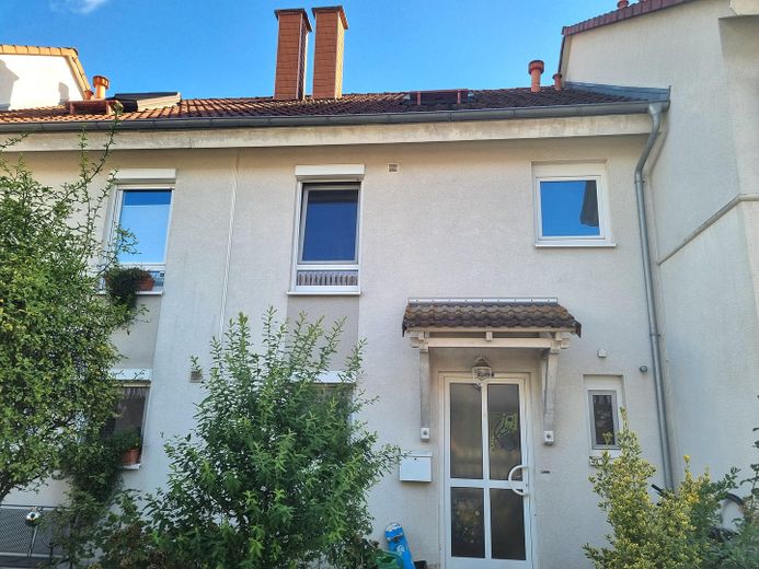 Well-maintained mid-terrace house in a family-friendly location – Hausfront