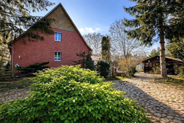 Zufahrt aufs Grundstück